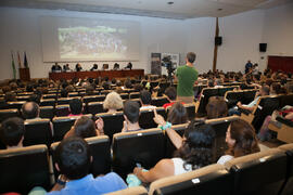 Proyección del vídeo resumen de la jornadas. Entrega de premios en el Paraninfo de la Universidad...