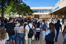 Ambiente tras el homenaje a los sanitarios en la Facultad de Medicina de la Universidad de Málaga...