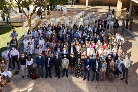 Foto de grupo. Homenaje a los sanitarios en la Facultad de Medicina de la Universidad de Málaga. ...