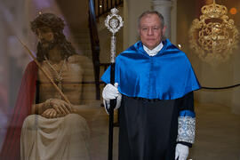 Retrato de Antonio Flores previo a la Estación de Penitencia de la Hermandad de los Estudiantes. Málaga. Abril de 2022