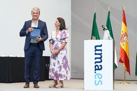 Entrega de reconocimiento a 'Metro Málaga'. Acto de Honores y Distinciones de la Facultad de Marketing y Gestión. Campus de Teatinos. Junio de 2025