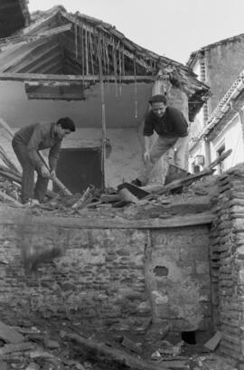 Málaga. Barrio del Perchel. Casa hundida en calle Barragán. Noviembre de 1963