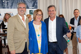 Carlos de las Heras, Adelaida de la Calle y José Francisco Murillo en el homenaje de la Asociació...