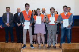 Grupo de alumnas y alumnos. Graduación de Másters de la Facultad de Ciencias Económicas y Empresa...