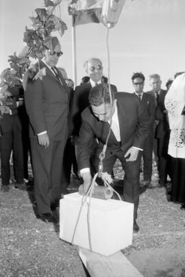 Málaga. Primera piedra de la Facultad de Ciencias Políticas, Económicas y Comerciales, en el Ejido.  Abril de 1965