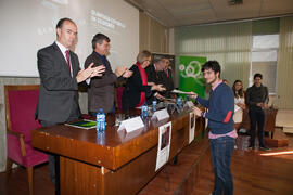 Entrega de premios a los alumnos ganadores de la VIII Olimpiada Local de Economía. Facultad de Ci...