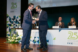 Entrega de galardón conmemorativo. Acto del 25 Aniversario del Parque Tecnológico de Andalucía. Palacio de Ferias y Congresos de Málaga. Noviembre de 2017