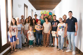 Foto de grupo tras el taller transversal "Descubre #tuCIENxCIEN". Cursos de Verano de l...