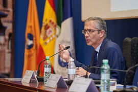 Conferencia de Pablo Hernández de Cos en la Facultad de Ciencias Económicas y Empresariales de la Universidad de Málaga. Paraninfo. Octubre de 2022