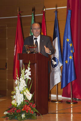 Homenaje a D. Alejandro Rodríguez Carrión, Decano de la Facultad de Derecho de la Universidad de ...