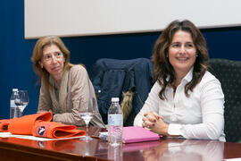 Isabel María Abad y Ana José Cisneros. Graduación de Másters de la Facultad de Ciencias Económica...