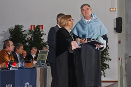 Entrega de la insignia al mérito en el trabajo. Acto Conmemorativo de los 40 años de la Universid...