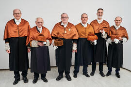 Retrato de grupo previo a la investidura de Aníbal Ollero como Doctor "Honoris Causa" por la Universidad de Málaga. Edificio del Rectorado. Mayo de 2025