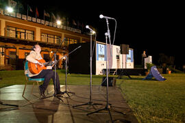 Actuación de un guitarrista. Inauguración del Campeonato Mundial Universitario de Golf. Antequera...