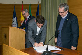 Toma de posesión de José Antonio Molina Bolívar como nuevo catedrático de Física Aplicada II. Edificio del Rectorado. Marzo de 2017