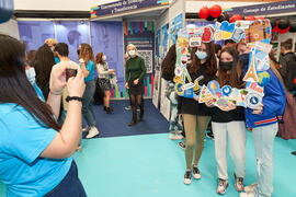 Alumnas en la Jornada de Puertas Abiertas de la Universidad de Málaga. Complejo Polideportivo Universitario. Marzo de 2022
