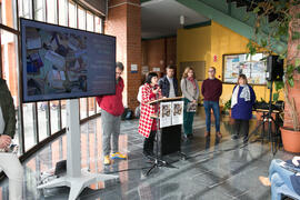 Tecla Lumbreras presenta la instalación "Biblioteca de Babel XIII", de José Ignacio Día...