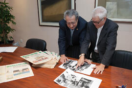 Juan de Dios Mellado y José Ángel Narváez. Firma del convenio para la donación del archivo fotogr...