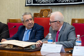 José Ángel Narváez y José Sánchez Maldonado en su nombramiento como Alumno de Honor de la Facultad de Ciencias Económicas y Empresariales. Facultad de Ciencias Económicas y Empresariales. Diciembre de 2019