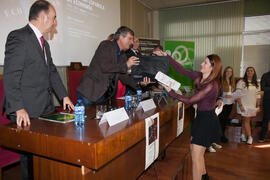 Entrega de premios a los alumnos ganadores de la VIII Olimpiada Local de Economía. Facultad de Ci...